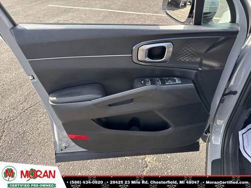 Used 2025 Kia Sorento S image 9
