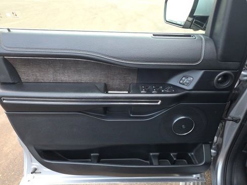 Used 2021 Ford Expedition Limited image 20