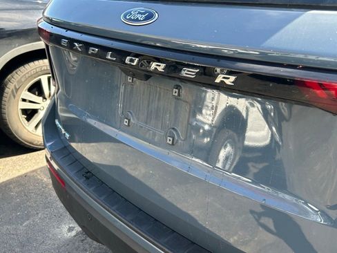 Used 2025 Ford Explorer Active AWD/4WD image 8