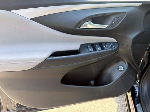 Used 2025 Buick Envista Avenir FWD image 9