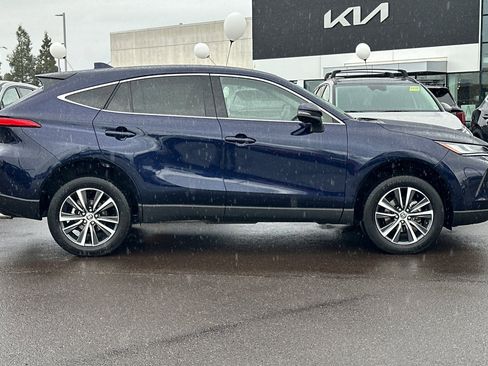 Used 2024 Toyota Venza LE image 3