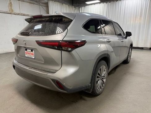 Used 2024 Toyota Highlander Platinum AWD/4WD image 5