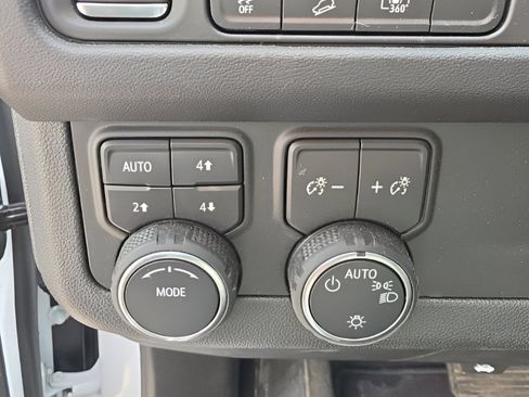 Used 2024 Chevrolet Tahoe Z71 w/ Luxury Package AWD/4WD image 20