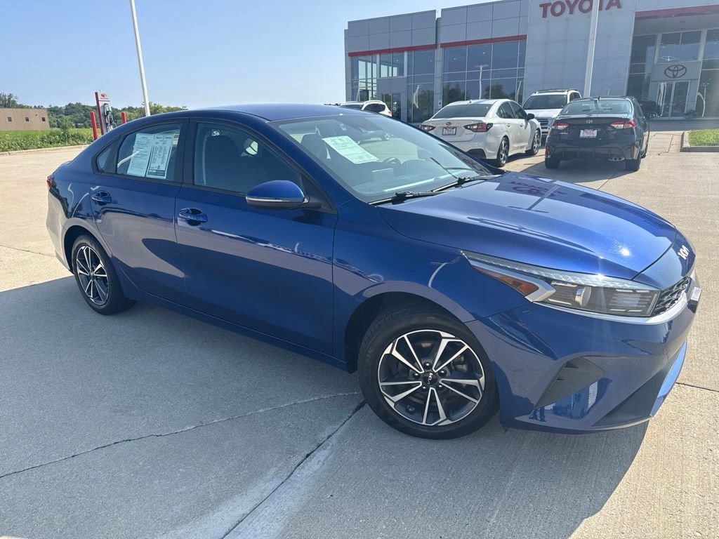 Used 2023 Kia Forte LXS w/ LXS Technology Package FWD image 2