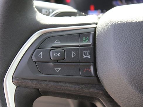 Used 2025 Jeep Grand Cherokee Limited image 14