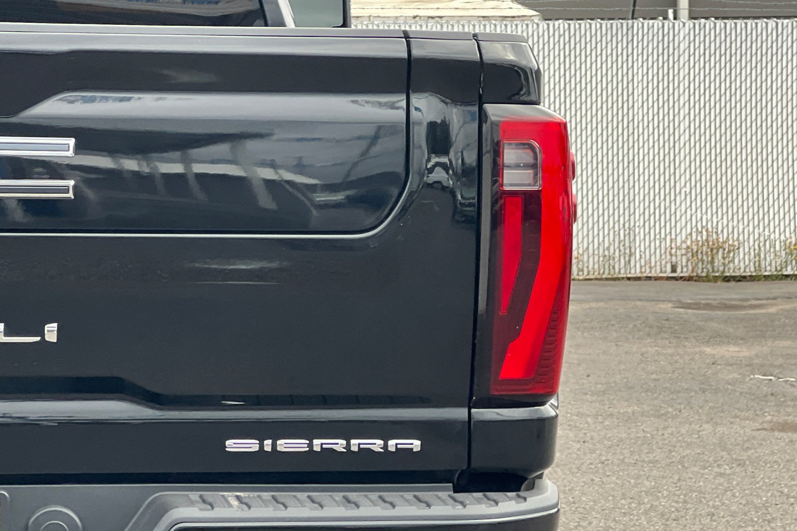 Used 2024 GMC Sierra 3500 Denali Ultimate AWD/4WD image 23