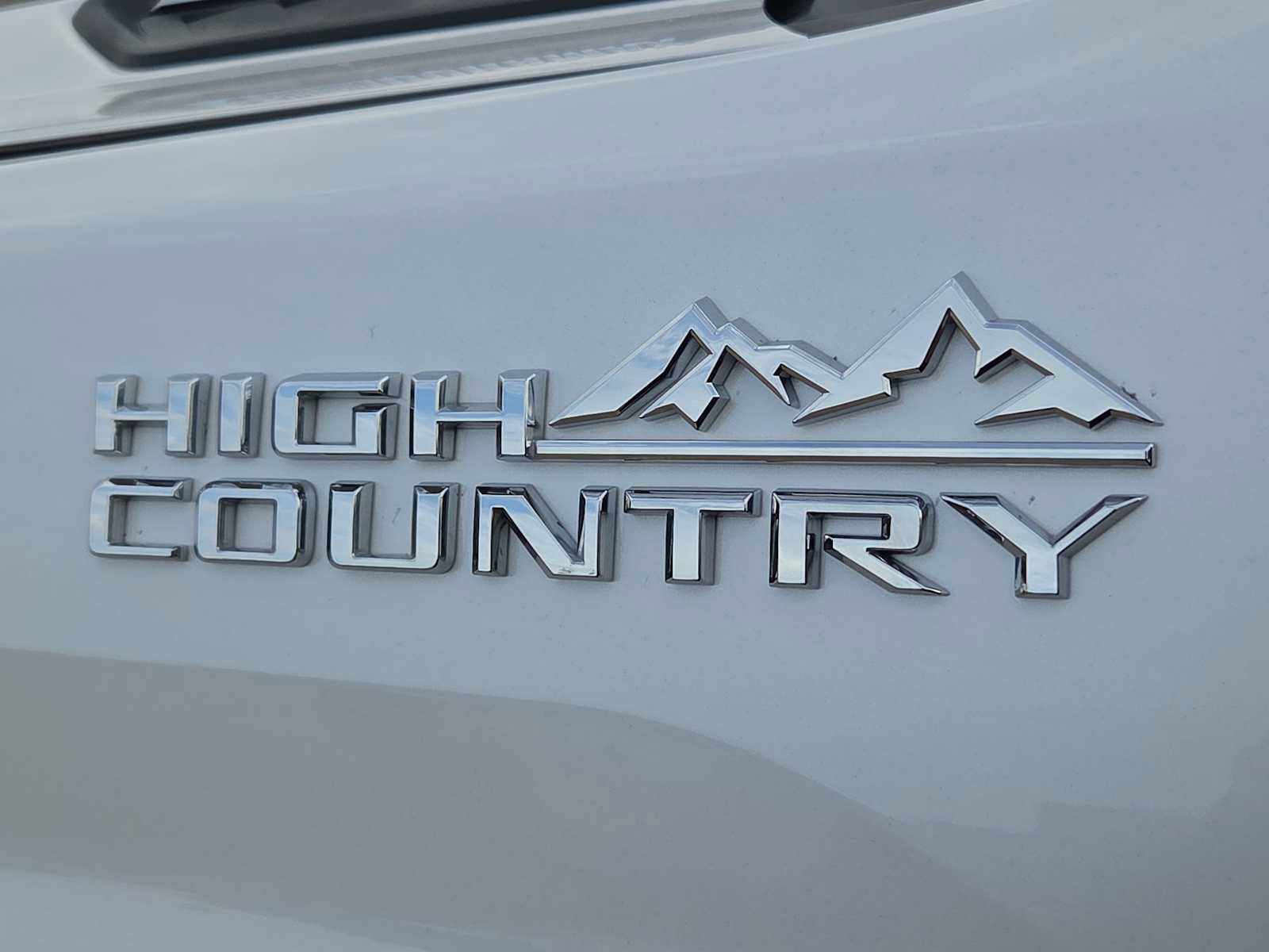 Used 2025 Chevrolet Silverado 3500 High Country w/ Technology Package AWD/4WD image 11