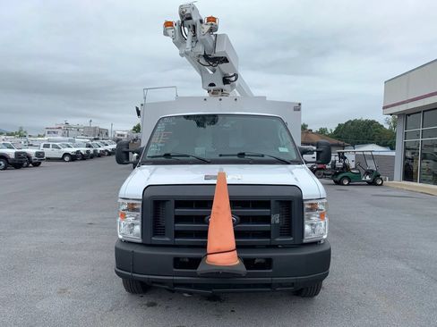 Used 2019 Ford E-350 and Econoline 350 Super Duty RWD image 2