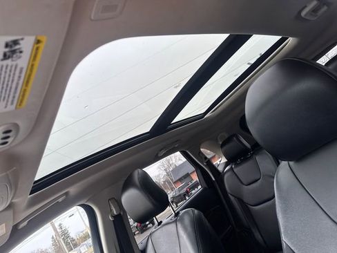 Used 2019 Ford Edge Titanium w/ Cold Weather Package image 6
