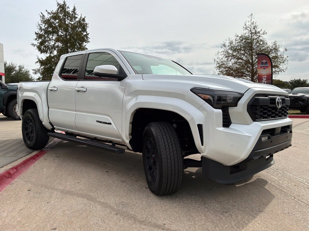Used 2024 Toyota Tacoma TRD Sport w/ TRD Sport Premium Package AWD/4WD image 4