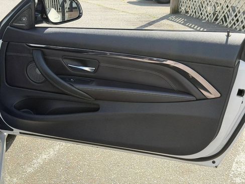 Used 2018 BMW M4 Convertible RWD image 22