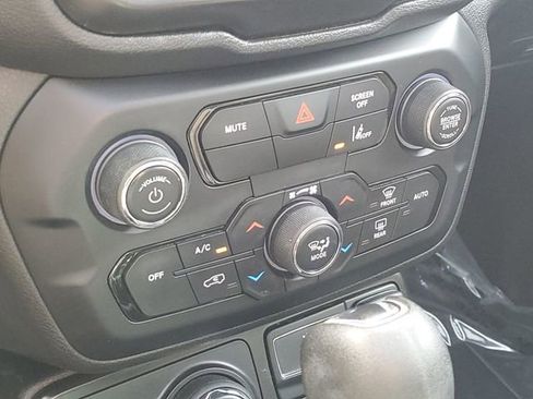 Used 2022 Jeep Renegade Altitude w/ Sun/Sound Group AWD/4WD image 20