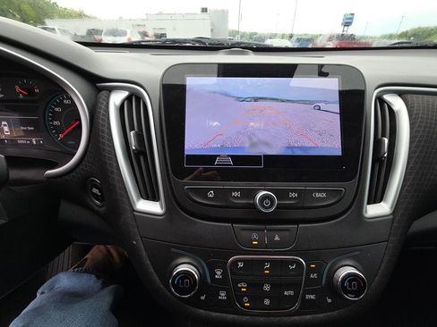 Used 2023 Chevrolet Malibu LT FWD image 11