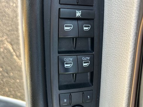 Used 2021 Chrysler Voyager LX FWD image 16