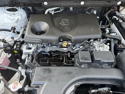 Used 2025 Toyota RAV4 XLE FWD image 33