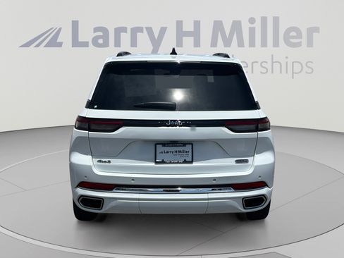 Used 2023 Jeep Grand Cherokee Overland w/ Luxury Tech Group IV AWD/4WD image 4