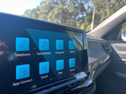 New 2026 Volkswagen Atlas Cross Sport SEL R-Line image 11