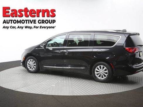 Used 2019 Chrysler Pacifica Touring-L FWD image 61