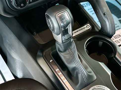 Used 2025 Ford Bronco Badlands image 14