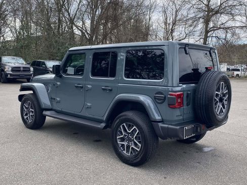 New 2026 Jeep Wrangler Unlimited Sahara AWD/4WD image 5