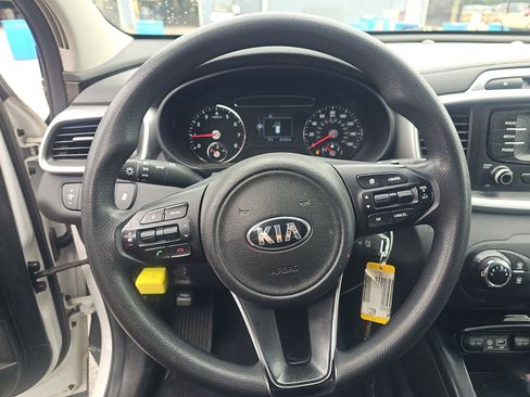 Used 2017 Kia Sorento FWD image 8