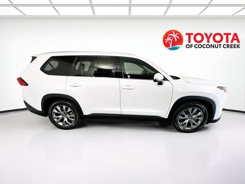 Used 2024 Toyota Grand Highlander AWD image 2