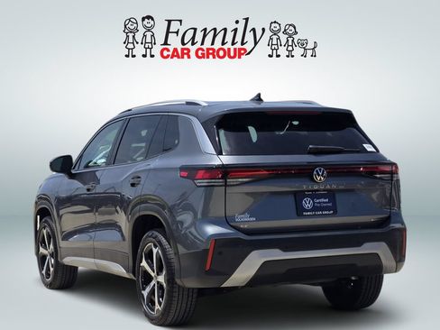 Used 2025 Volkswagen Tiguan SE AWD/4WD image 3