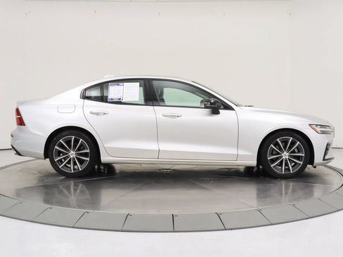 Used 2022 Volvo S60 B5 Momentum w/ Premium Package AWD/4WD image 6
