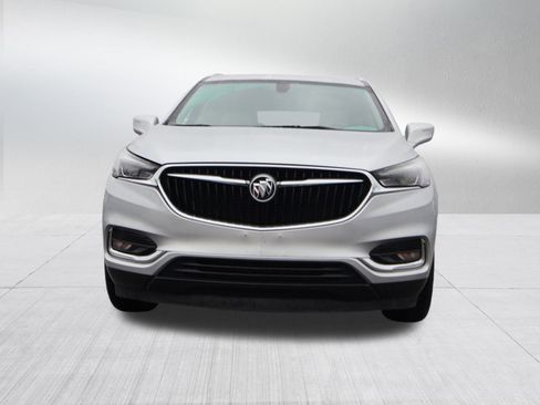 Used 2020 Buick Enclave Essence image 2