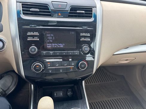 Used 2014 Nissan Altima 2.5 S w/ Sport Value Package FWD image 16