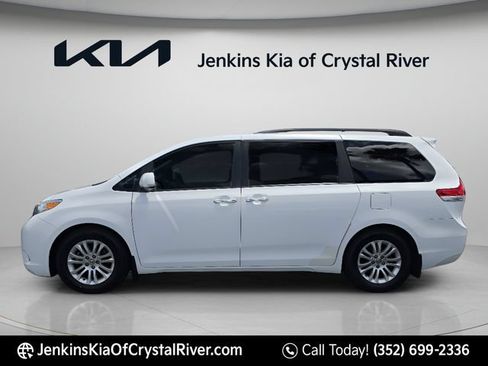 Used 2011 Toyota Sienna XLE w/ XLE Navigation Pkg FWD image 13