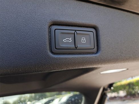 New 2025 Audi Q5 Premium Plus image 32