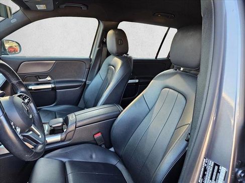 Used 2022 Mercedes-Benz GLB 250 w/ Premium Package Lite image 19