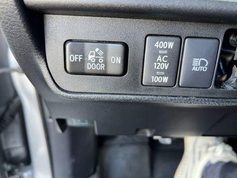 Used 2019 Toyota Tacoma TRD Off-Road AWD/4WD image 26