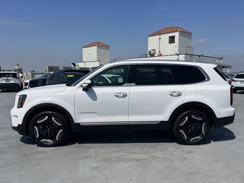 Used 2025 Kia Telluride S FWD image 3