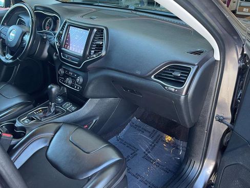 Used 2019 Jeep Cherokee Trailhawk AWD/4WD image 19