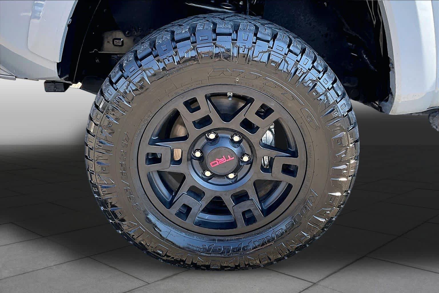 Certified 2020 Toyota Tacoma TRD Sport w/ TRD Premium Sport Package AWD/4WD image 10