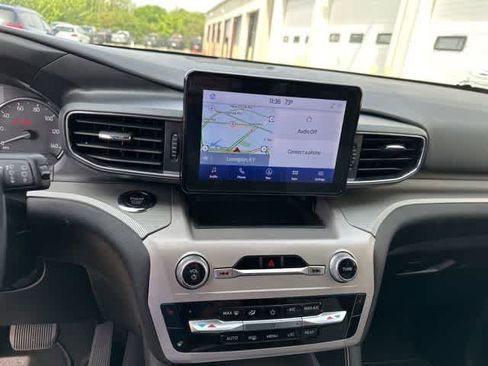 Used 2022 Ford Explorer XLT w/ Equipment Group 202A AWD/4WD image 9