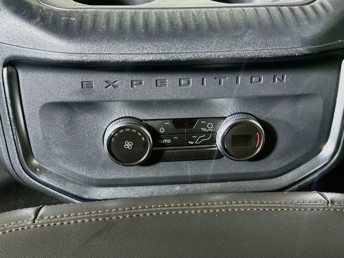 Used 2025 Ford Expedition Active AWD/4WD image 29