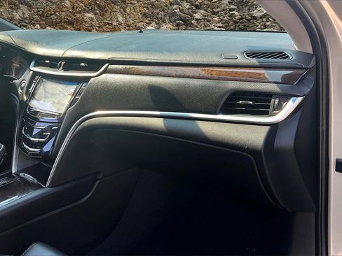 Used 2015 Cadillac XTS Luxury image 16