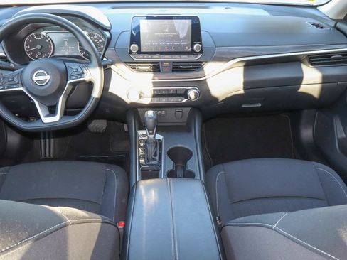 Used 2025 Nissan Altima 2.5 SV FWD image 10