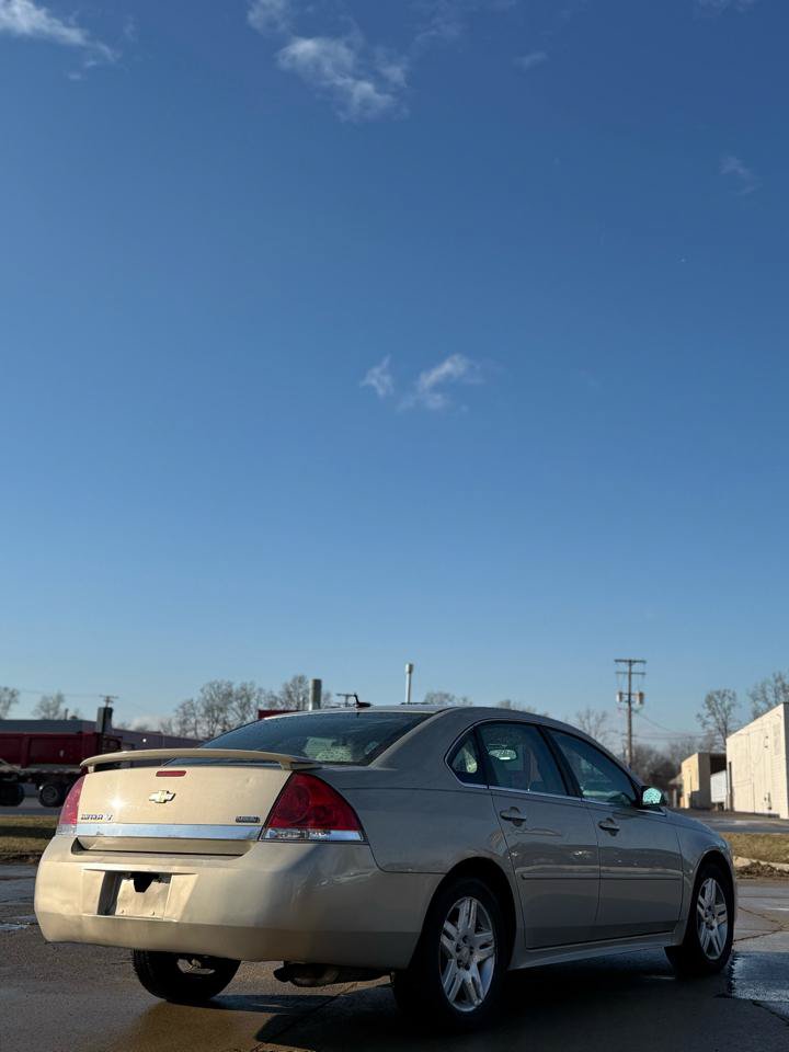 Used 2011 Chevrolet Impala LT w/ Luxury Edition Package FWD image 4