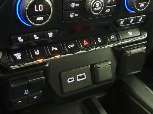 Used 2021 Chevrolet Silverado 3500 High Country image 24