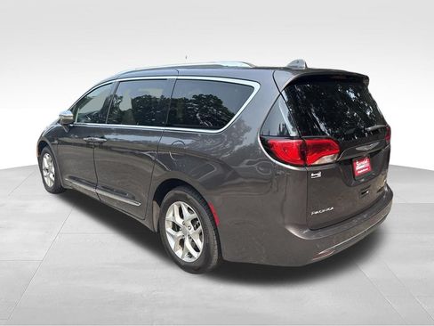 Used 2020 Chrysler Pacifica Limited FWD image 3