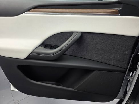 Used 2023 Tesla Model X image 22