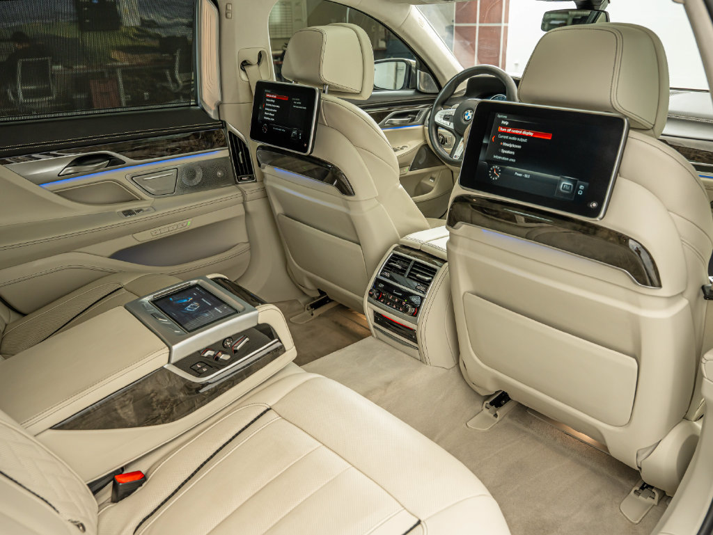 Used 2019 BMW M760i xDrive w/ Luxury Rear Seating Package AWD/4WD image 54