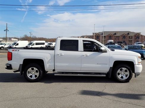 Used 2018 Chevrolet Silverado 1500 LT w/ All Star Edition image 2