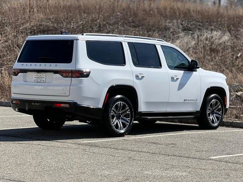 Used 2024 Jeep Wagoneer Series II w/ Flexible Seating Group image 8