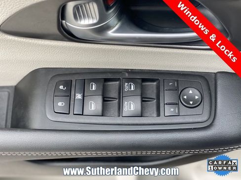 Used 2024 Chrysler Pacifica Touring-L image 13