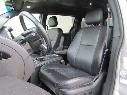 Used 2017 Dodge Grand Caravan GT image 21